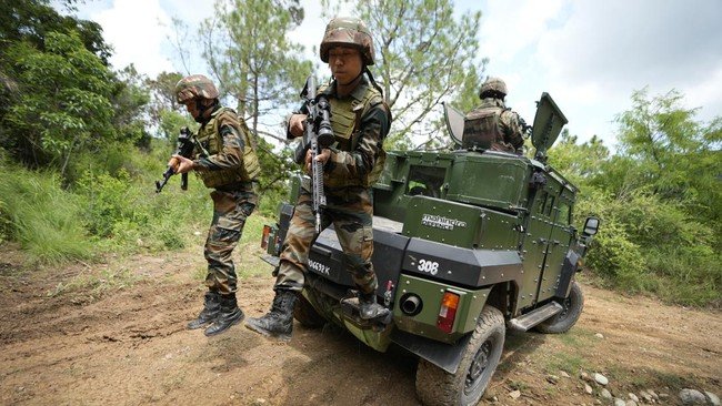 intip-latihan-militer-india-di-tengah-maraknya-serangan-pemberontak-4_169