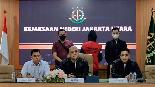 kejari-jakut-menangkap-buronan-bernama-januar-murdianto-alias-jawir-jawir-sebelumnya-kabur-dari-pn-jakut-dok-kejari-jakut-1747117728490_169