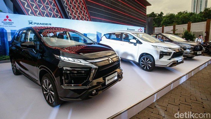 melihat-lebih-dekat-xpander-dan-xpander-cross-terbaru-1747400822410_169